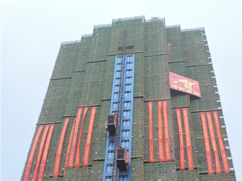 喜報！中冶南方國際社區(qū)一期南區(qū)住宅四標段項目喜封金頂！